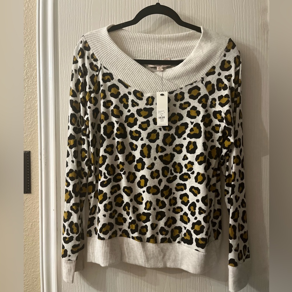 🛍️NWT Francesca’s XL Leopard Print Sweater